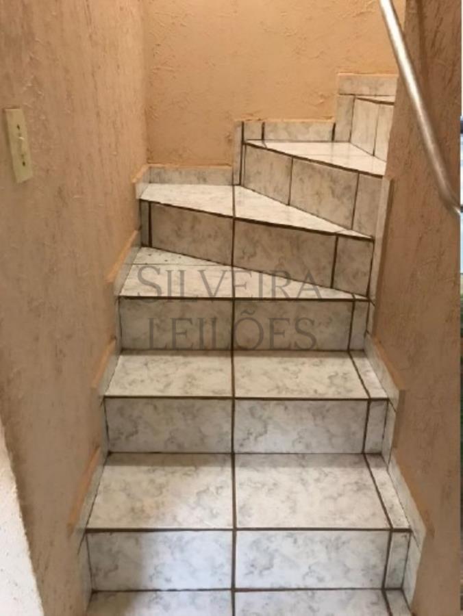 Prédio residencial sob nº 421, situado na Rua Antônio Carlos de Almeida, Conjunto Habitacional Orestes Borges de Oliveira, Santa Fé do Sul/SP, com 192,20m² de área construída, e seu respectivo terreno de forma irregular, com área total de 2 — foto 4
