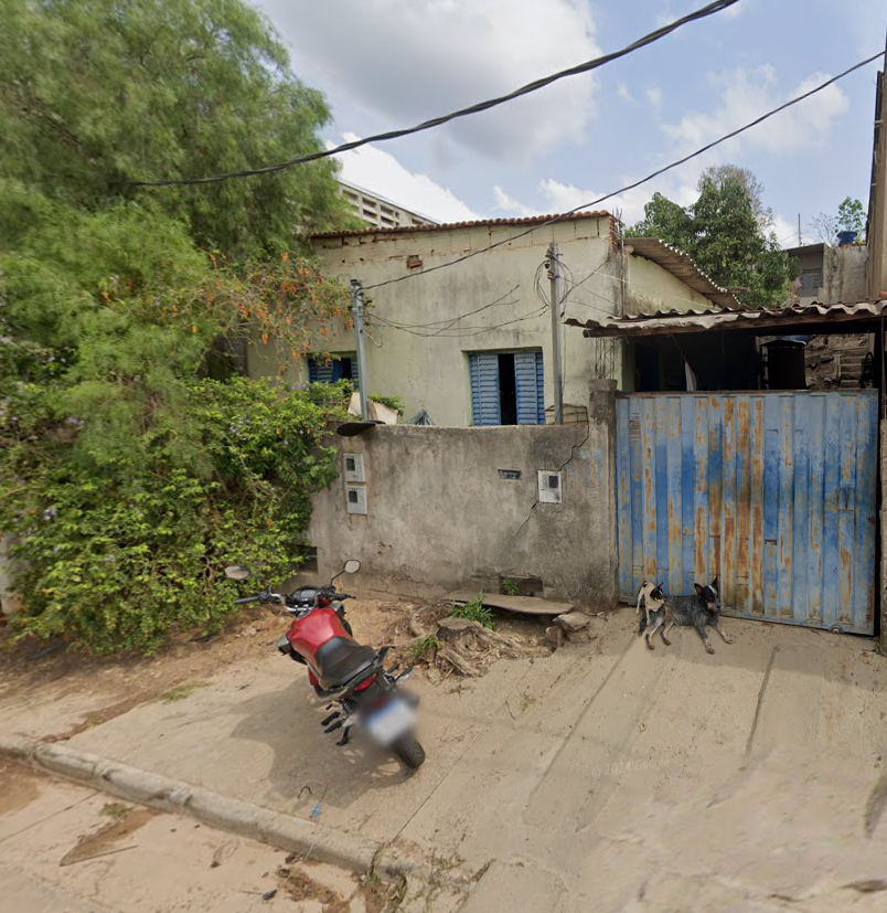 Lote Com Duas Casas Em Cláudio/MG