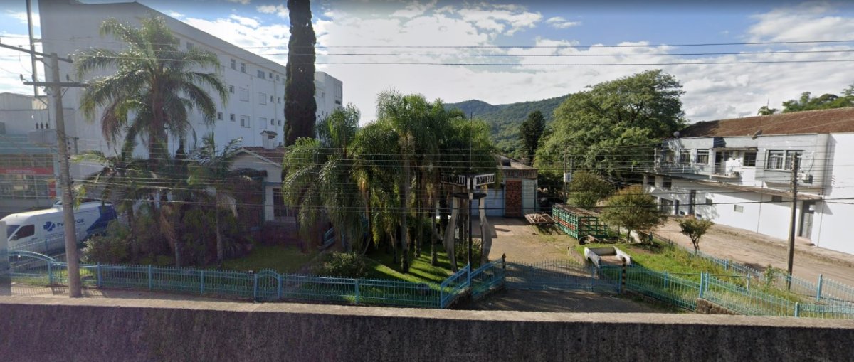 Terreno Com Aproximadamente 3.940m² Com Mais De 1.500m² De Área Construída Em Santa Maria/RS. — foto 2