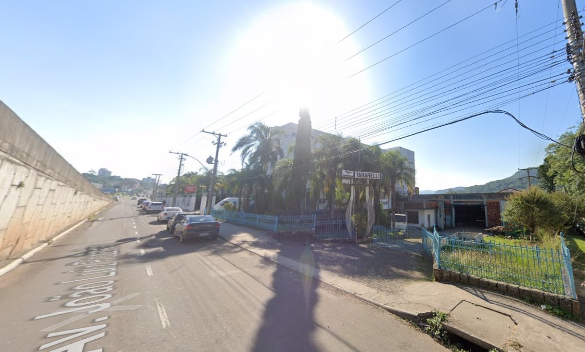 Terreno Com Aproximadamente 3.940m² Com Mais De 1.500m² De Área Construída Em Santa Maria/RS. — foto 3