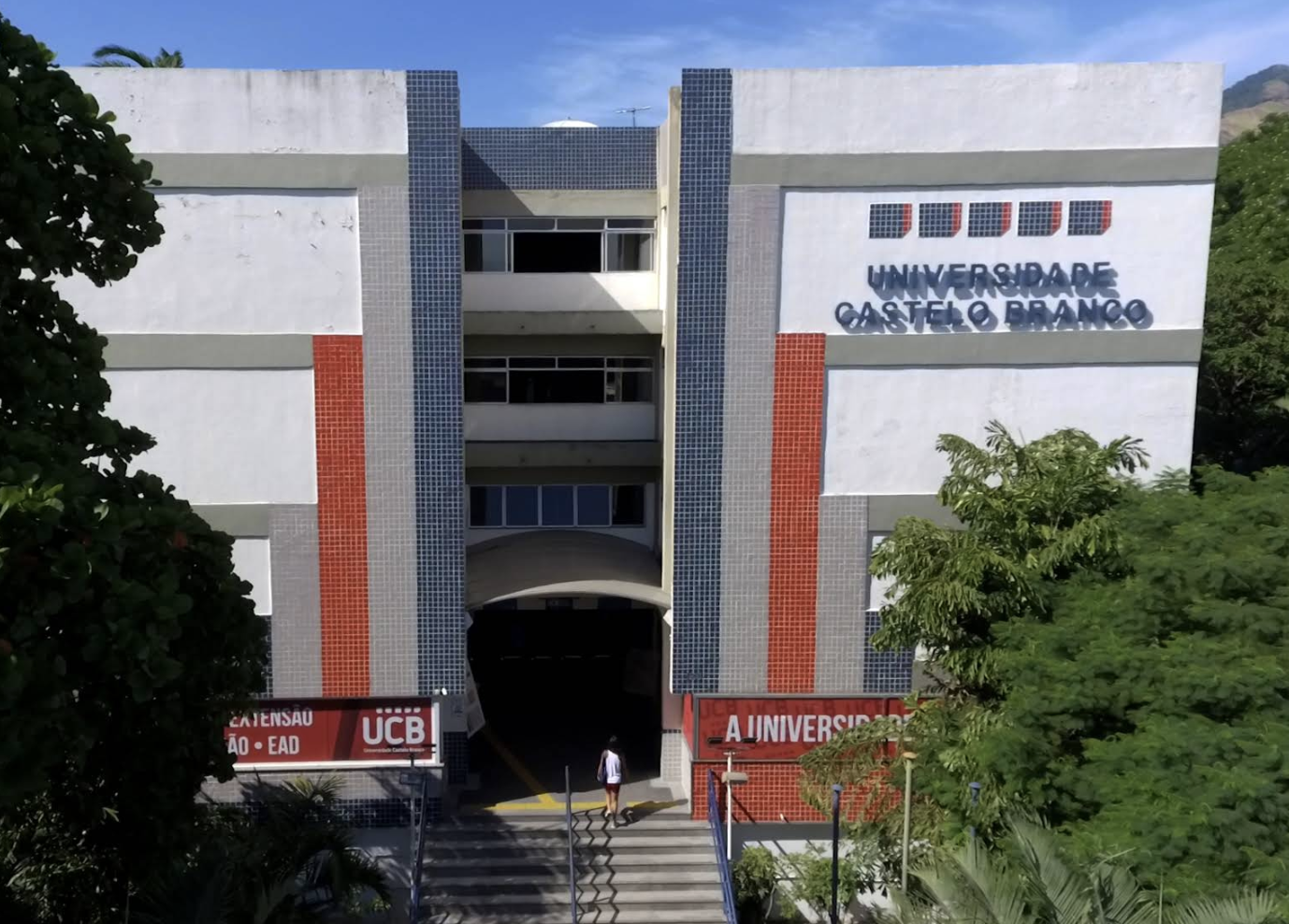 Área Aprox. 5.300m², Onde Funciona A Univ. Castelo Branco Em Realengo/RJ. Terreno E Respectivas Construções. Pague Em Até 60 Vezes. — foto 3