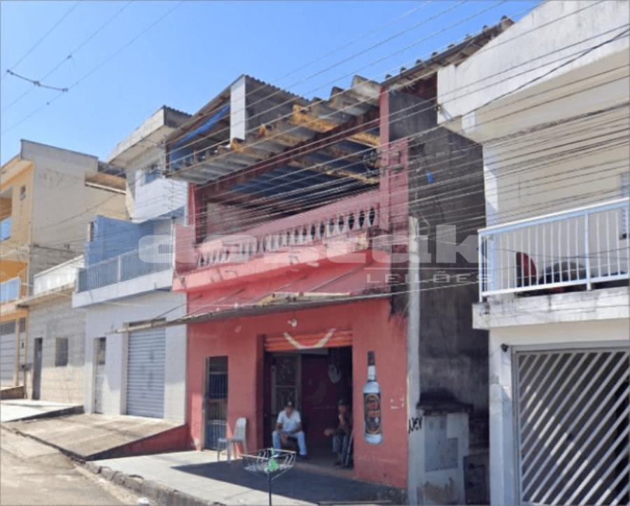 Casa com Salão Comercial em Caieras/SP