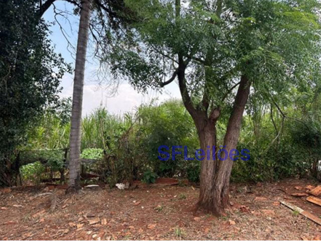 01 Imóvel Urbano Lote n° 06 (seis), quadra n° 727 (setecentos e vinte e sete), com área de 289,97 m2 (duzentos e oitenta e nove vírgula noventa e sete metros quadrados), sem benfeitorias, do “loteamen — foto 2