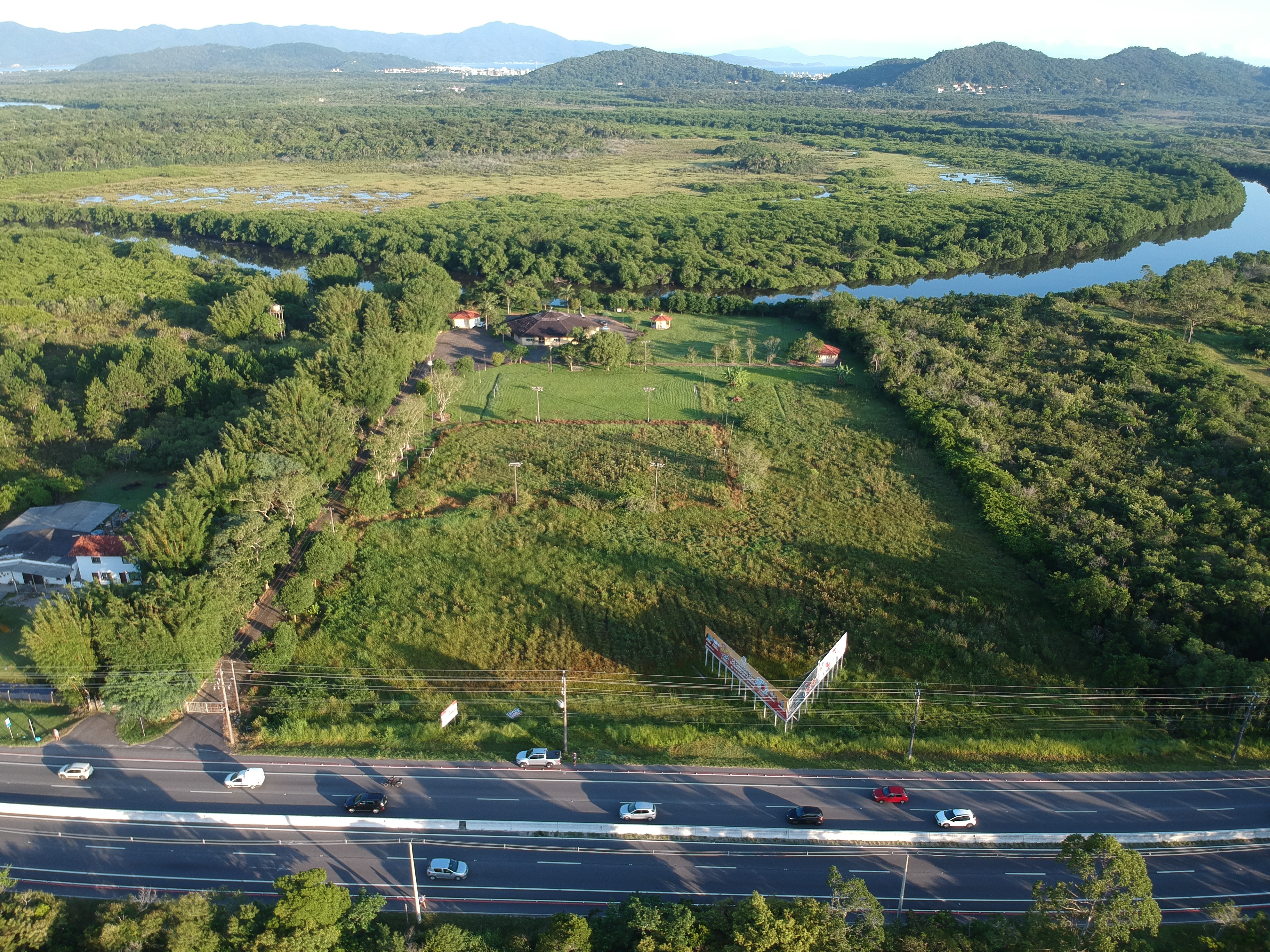 Área Com 30.000 M2 - Rodovia Sc401 - Canasvieiras / Florianópolis - Sc