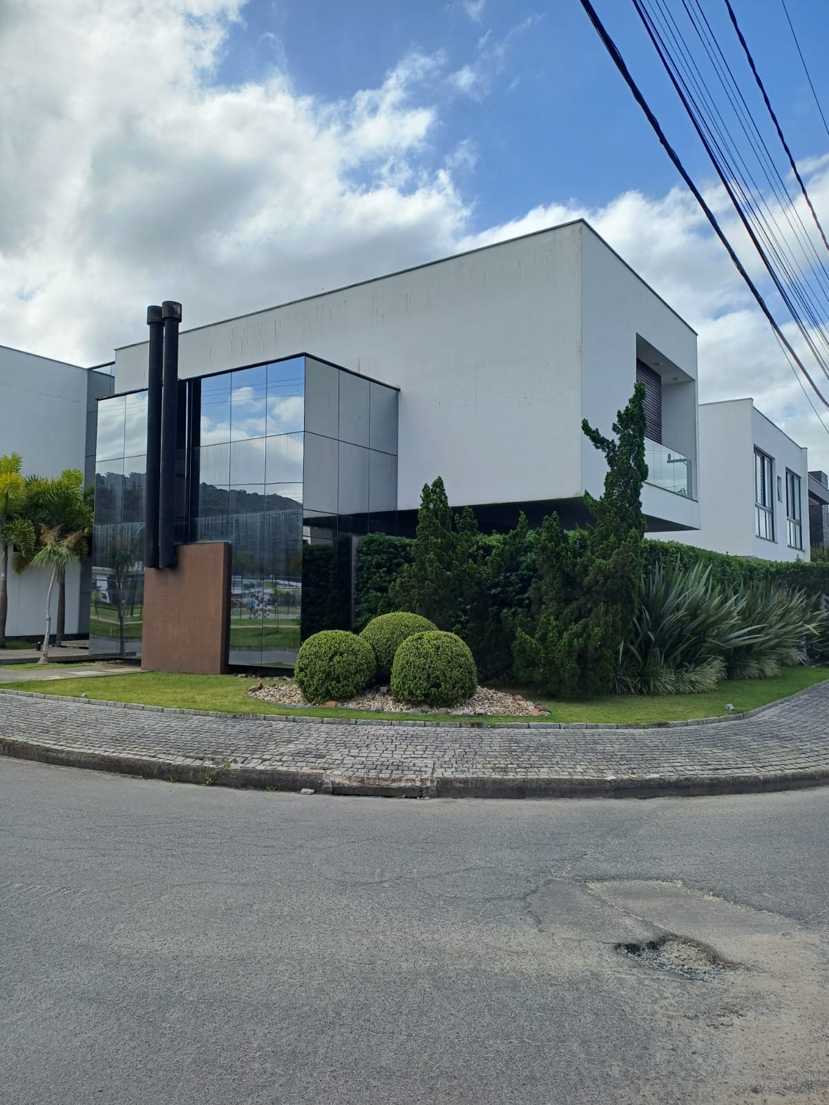 Casa De 444m², No Condomínio Royal Garden