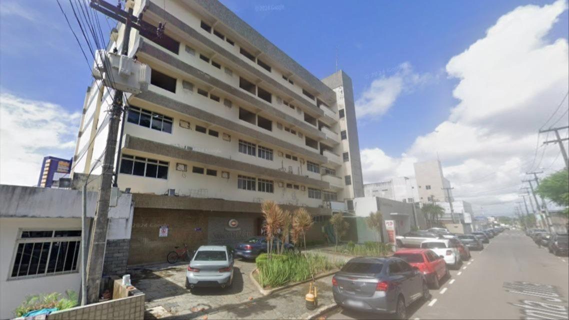 Predio comercial na avenida Santa Júlia