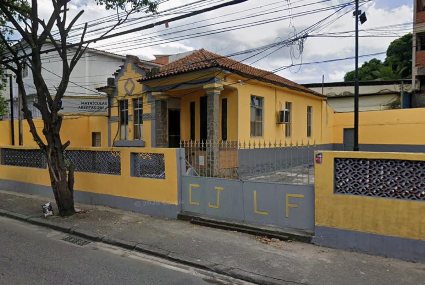 Imóvel Com 209m² De Área Edificada E 360m² De Área De Terreno Em Quintino Bocaiuva