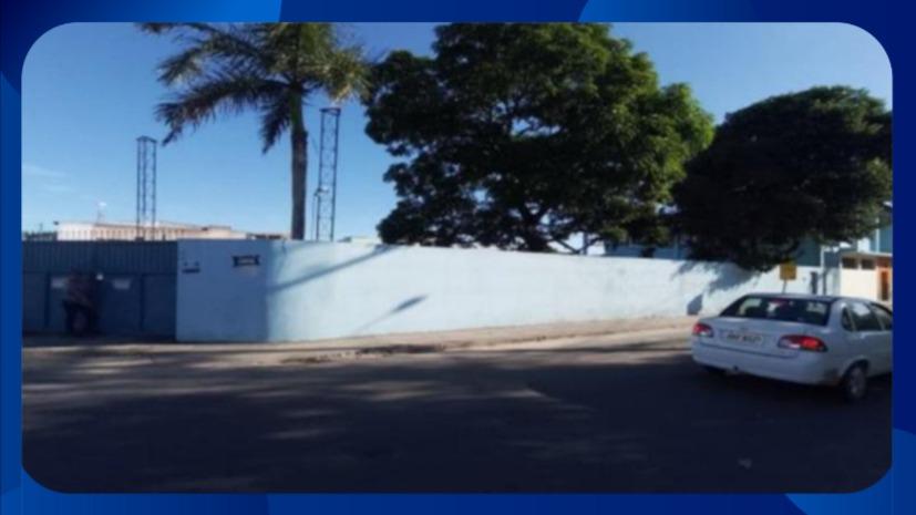 TERRENO COM BENFEITORIAS- Terreno foreiro à municipalidade, situado no lugar denominado "Três Morros e Fonseca", localizado na Rua Aulo Gélio de Oliveira, nº 227, Santo Antônio, São Mateus/ES, medindo 1.500,00m².
