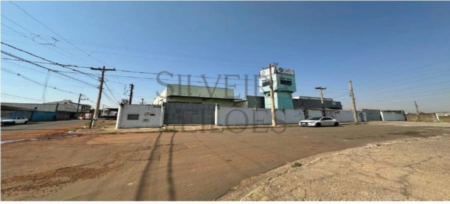 Prédio comercial/industrial, com aproximadamente 1.200m2 de construção, constituído sob o lote nº 01, da quadra 15, com área do terreno de 1.264m2, de frente para a Rua Zulmiro Trevisani, nº 923, Bairro Jardim São Judas Tadeu, Nova Veneza,