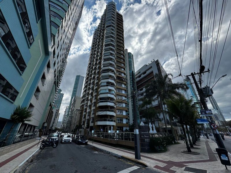 Apartamento com Garagens em Bal. Camboriú