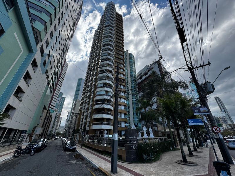 Apartamento com Garagens em Bal. Camboriú — foto 3
