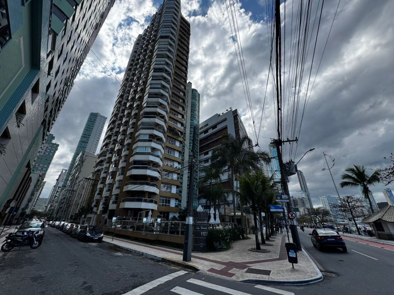 Apartamento com Garagens em Bal. Camboriú — foto 4