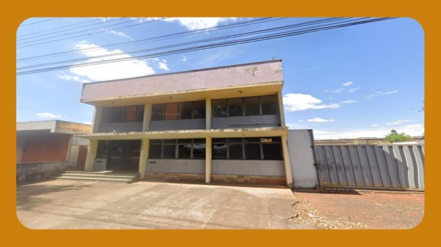 Prédio com Dois Pavimentos de Nºs 3915 e 3923, Localizado na Avenida Engenheiro Camilo Dinucci, Jardim Regina, Araraquara/sp. Área Total de 613,92 M² e Área Construída de 235,36 M².__