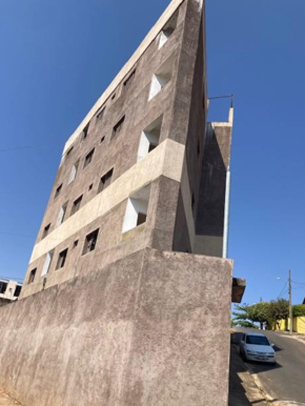 Lote 003 Prédio com Construção Inacabada em Patos de Minas/MG