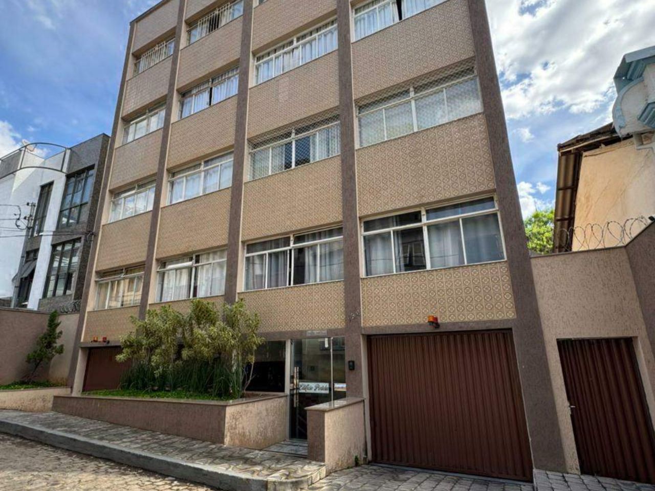 Ponte Nova - MG. Bairro Centro. Ed. Portela. Apto Área priv. 118,04m²