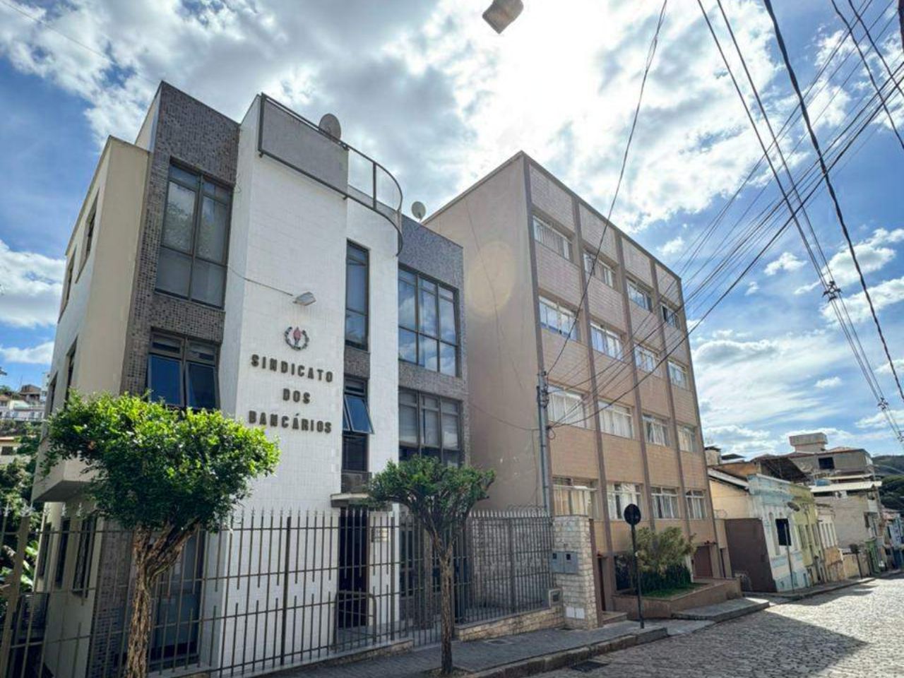 Ponte Nova - MG. Bairro Centro. Ed. Portela. Apto Área priv. 118,04m² — foto 3