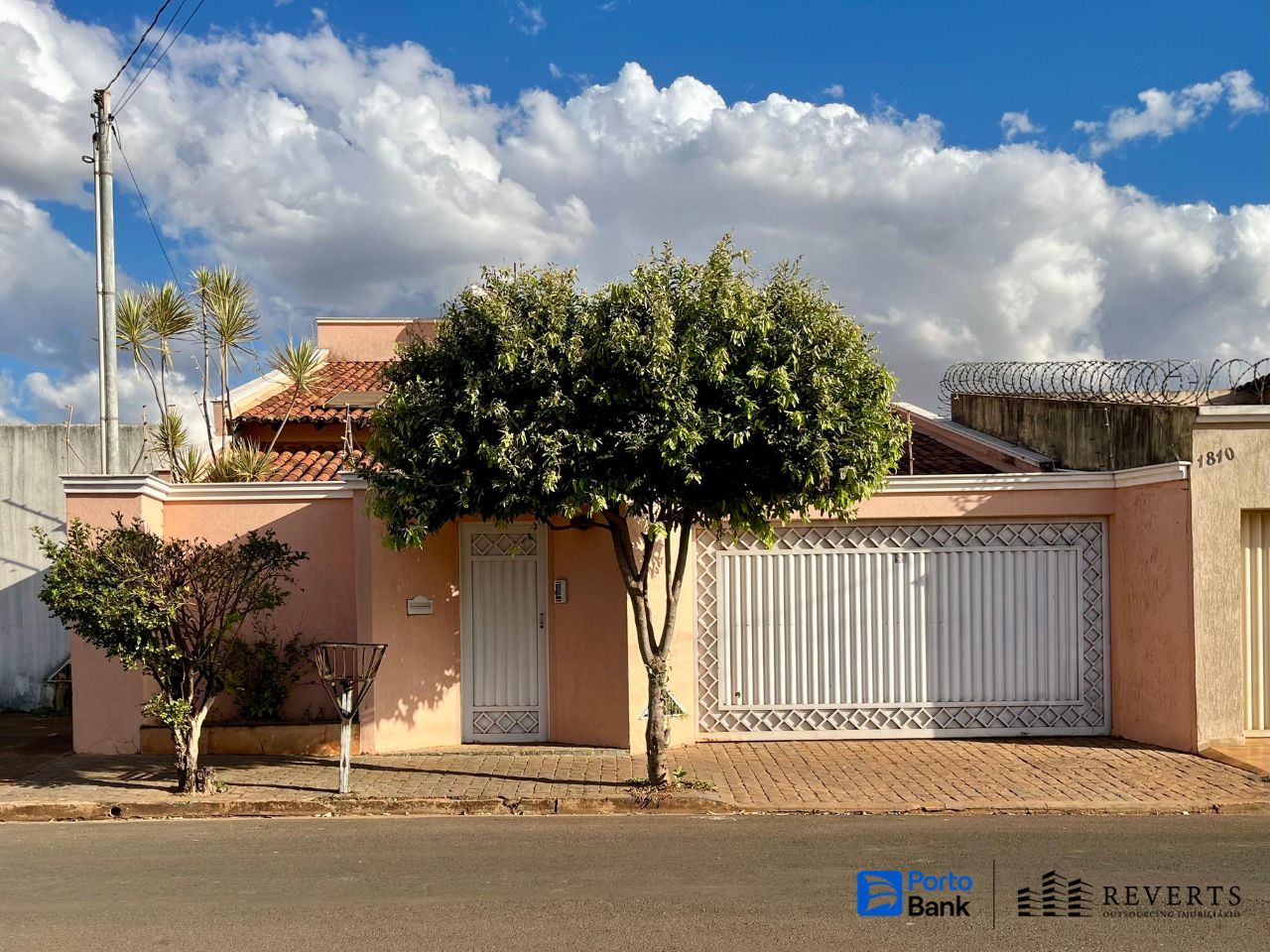 Monte Carmelo - MG. Res. Mundo Novo I. Casa. Áreas Totais. Terr. 300,00m² e constr. 205,98m²