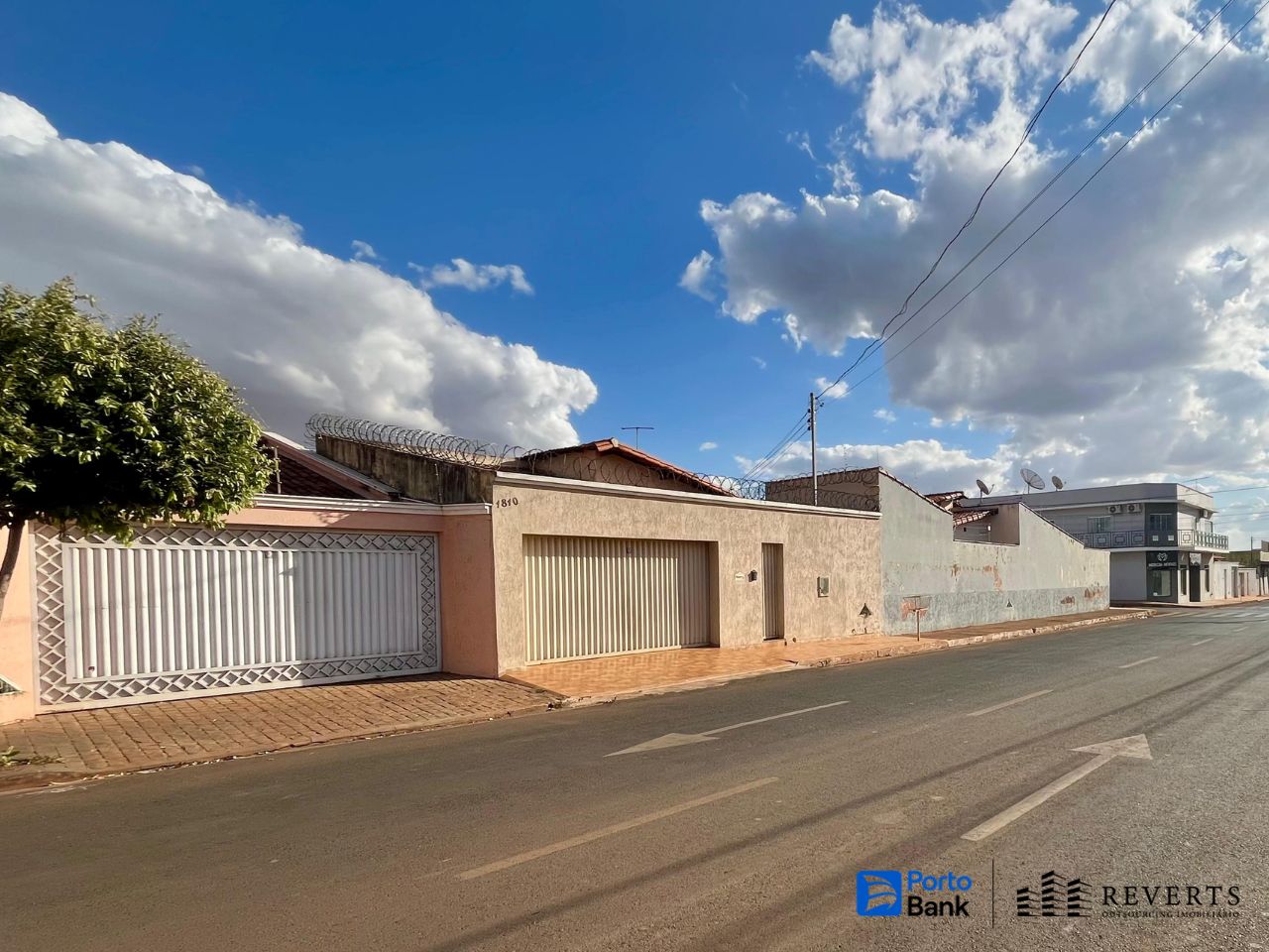 Monte Carmelo - MG. Res. Mundo Novo I. Casa. Áreas Totais. Terr. 300,00m² e constr. 205,98m² — foto 2