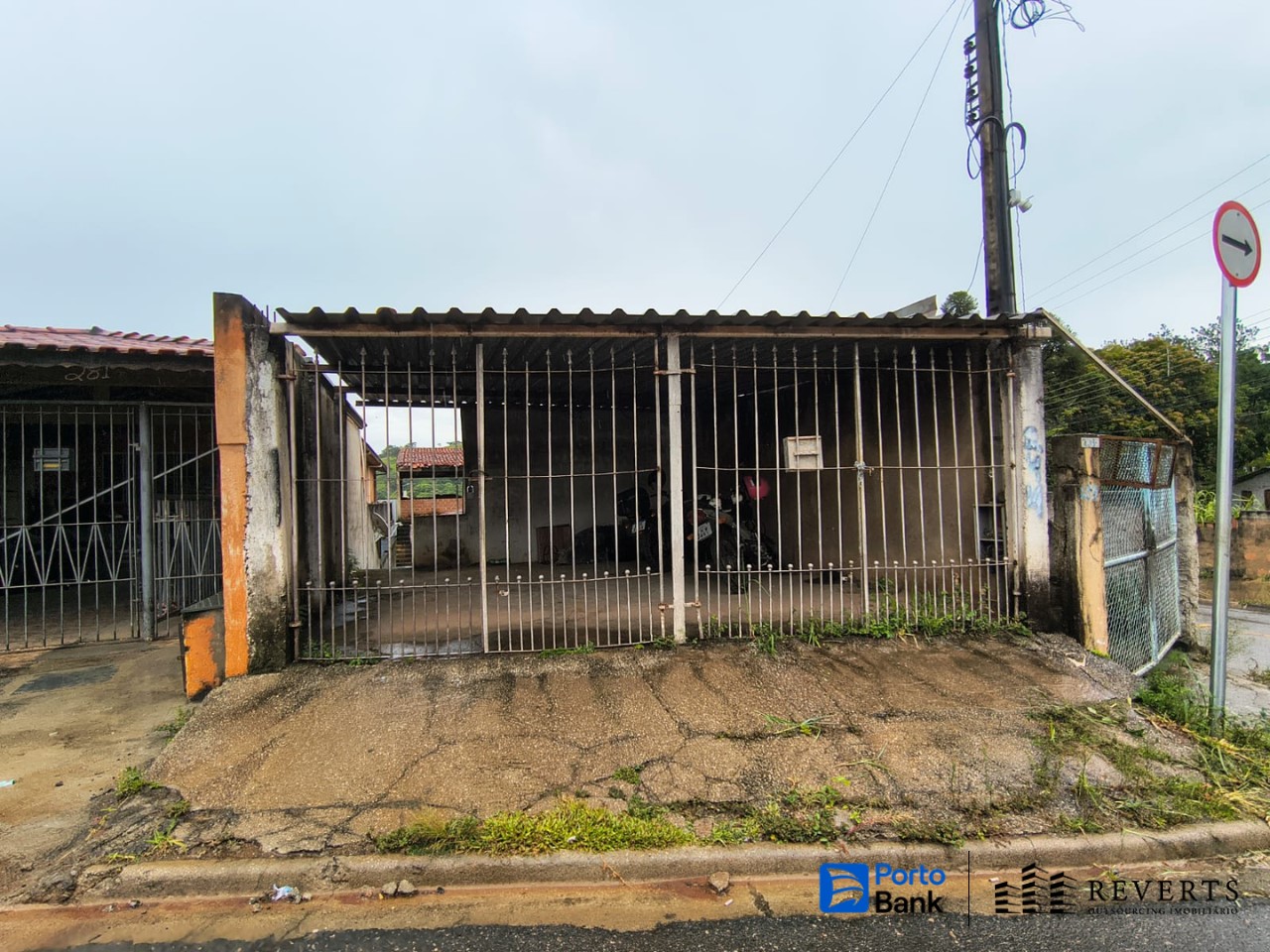 Atibaia - SP. Bairro Ponte. Casa. Áreas Totais. Terr. 194,73m² e constr. 47,00m²