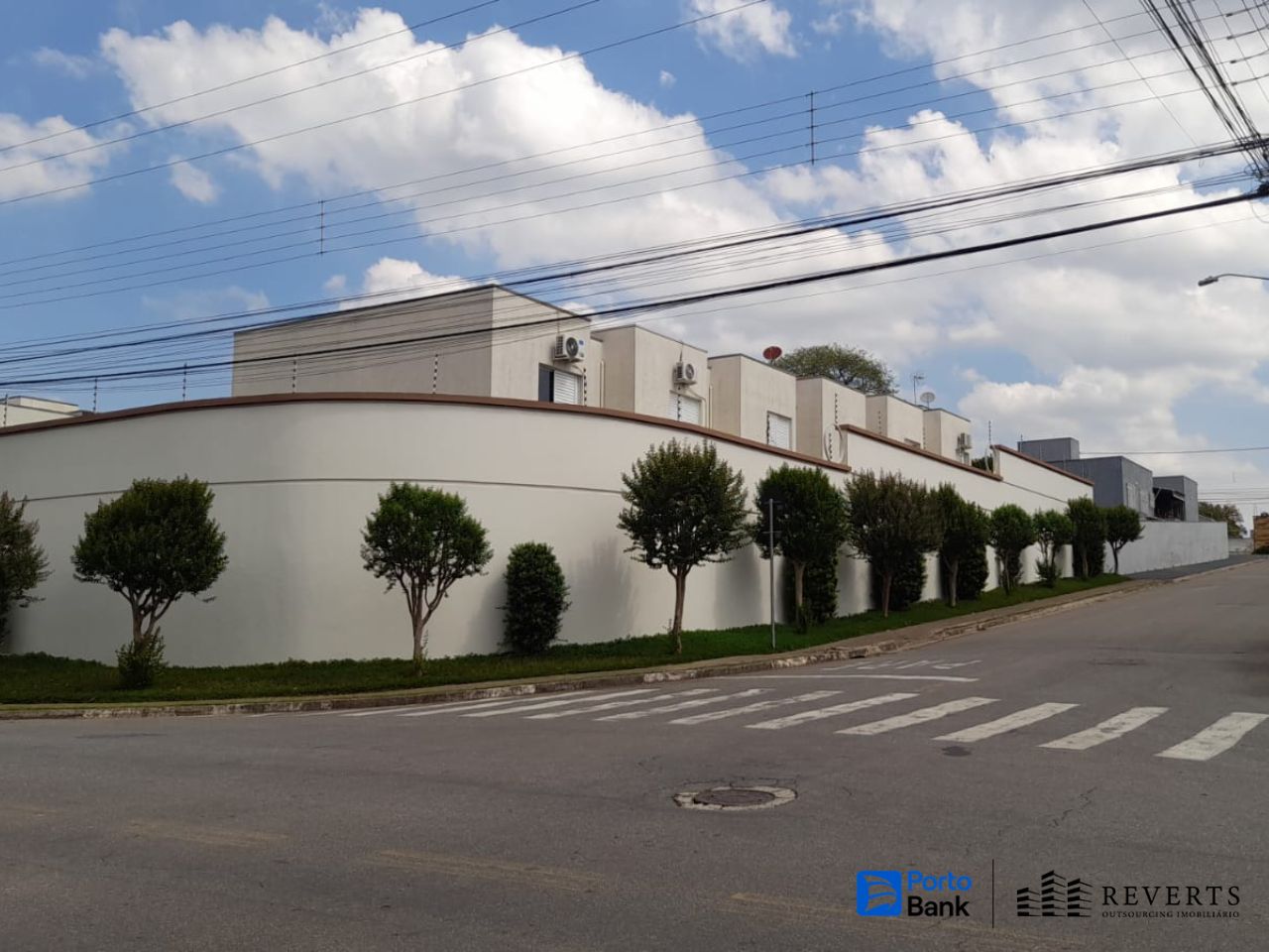 Atibaia - SP. Bairro Itapetinga. Casa. Áreas Totais. Terr. 112,38m² e constr. 78,20m² — foto 2