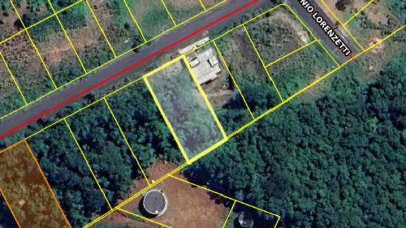 Três Terrenos com: 883,56m²; 915,51m²; 851,62 m²,