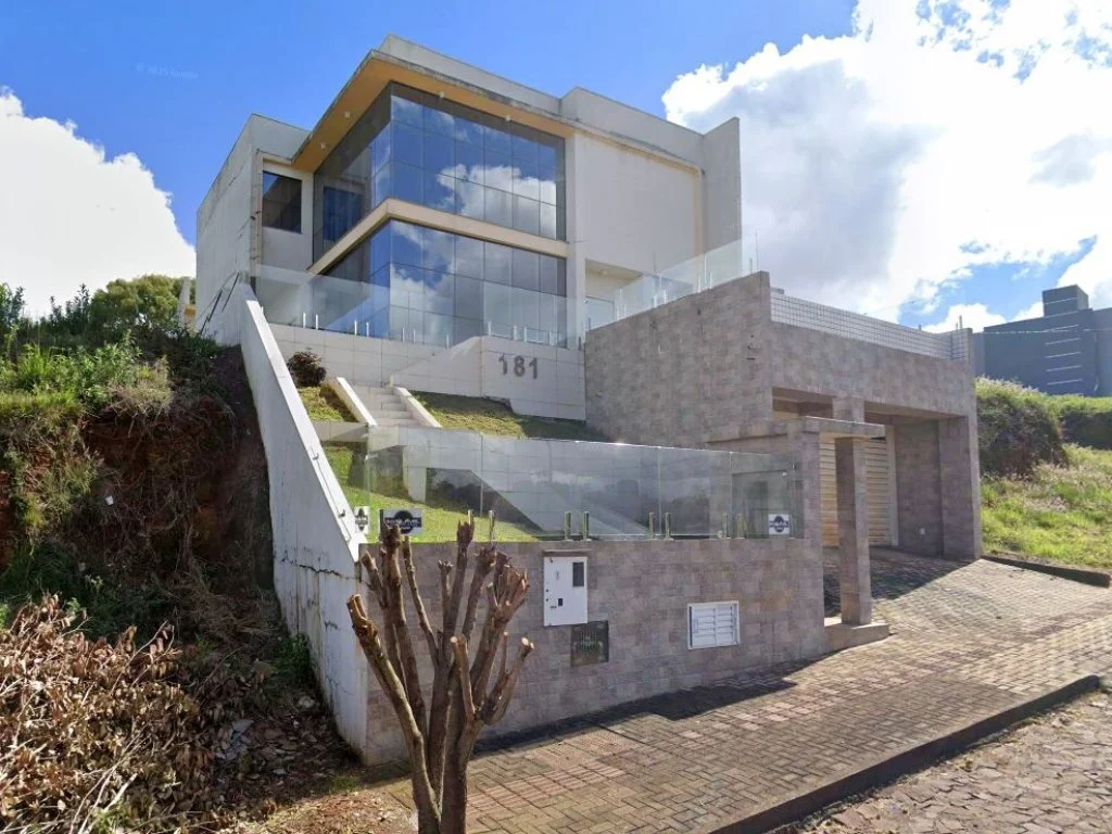 Casa de Alto Padrão com 310 m² (área construída) - Xanxerê - SC — foto 2