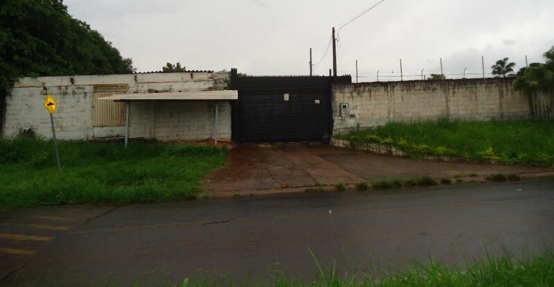 LOTE 001 50% de EDÍCULA RESIDENCIAL em TERRENO de 2.400m² localizada no Bairro Recanto Tranquilo na