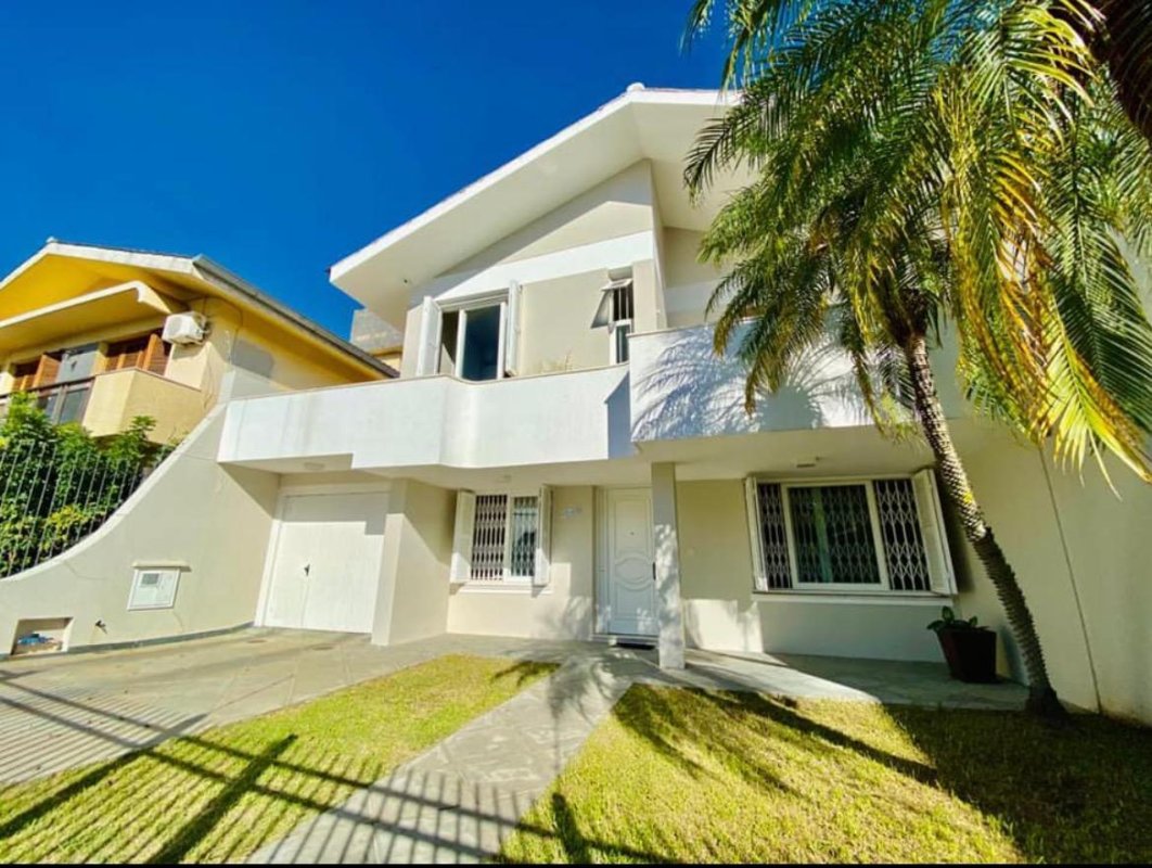 Uma Casa De Alvenaria Com A Área Construída Averbada De 202m², Localizada Na Rua Francisco Lameira, Nº 405 Em Santa Maria/RS, E O Respectivo Terreno Constituído De Parte Do Lote 6 Da Quadra C, Do Lote — foto 2