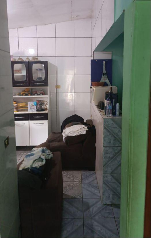 Terreno urbano possui uma residência em sua área, com 2 (dois) quartos, 1 (uma) cozinha/sala, 1 (uma) área. — foto 2