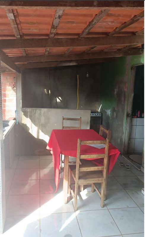 Terreno urbano possui uma residência em sua área, com 2 (dois) quartos, 1 (uma) cozinha/sala, 1 (uma) área. — foto 3