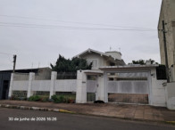 Casa - 289,52m² - Terreno - 858,94m² - B. Centro