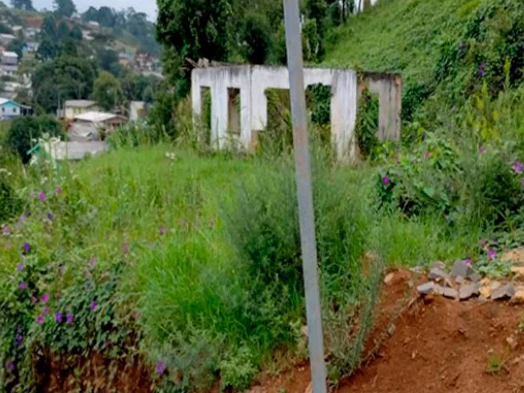 Parte Ideal (50%) sobre Terreno 900 m² (com construção inacabada) - Calmon - SC