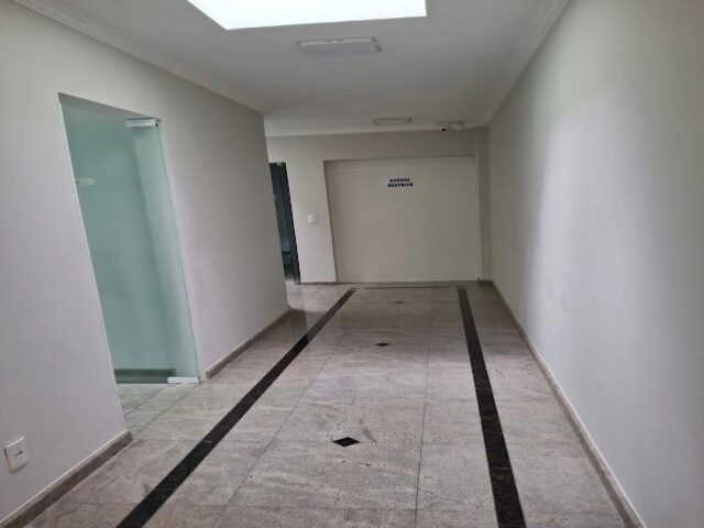 IMÓVEL: Lote de terreno urbano, situado no bairro "LAGOA", nesta Cidade de Campo Largo, Estado do Paraná, o qual mede 17,00m de frente para a Avenida Vereador Arlindo Chemin, de um lado mede 29,55m e — foto 2