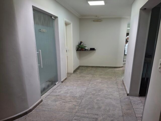 IMÓVEL: Lote de terreno urbano, situado no bairro "LAGOA", nesta Cidade de Campo Largo, Estado do Paraná, o qual mede 17,00m de frente para a Avenida Vereador Arlindo Chemin, de um lado mede 29,55m e — foto 3