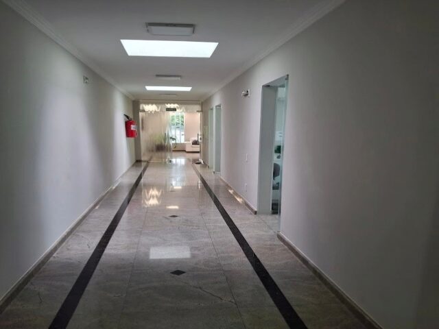 IMÓVEL: Lote de terreno urbano, situado no bairro "LAGOA", nesta Cidade de Campo Largo, Estado do Paraná, o qual mede 17,00m de frente para a Avenida Vereador Arlindo Chemin, de um lado mede 29,55m e — foto 4