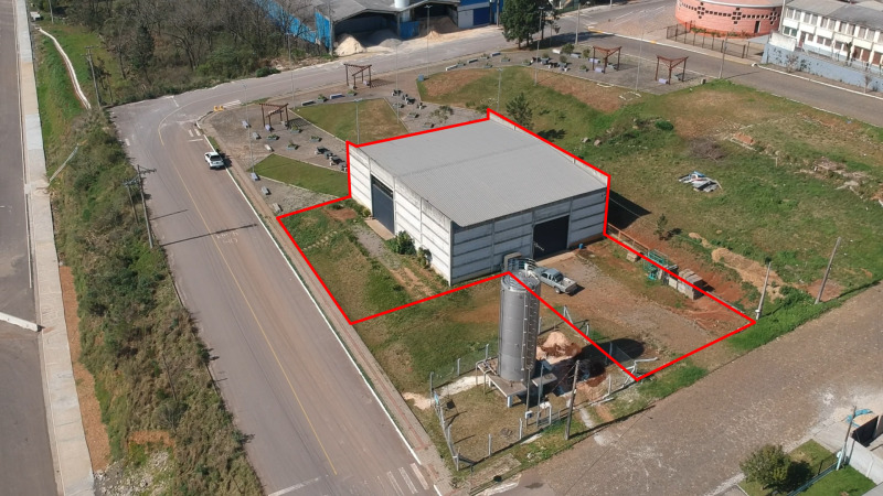 LOTE 004 O TERRENO URBANO CONSTITUÍDO DO LOTE 01 da QUADRA 165, com a área reduzida de 995,56m², em