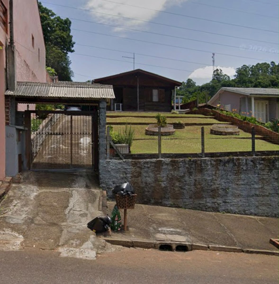 Um Terreno Com Área De 375,00 M², Com Uma Área Construída Não Averbada E De Metragem Desconhecida, Situado Na Rua Novo Hamburgo, Nº 630, Bairro Sol Nascente - Estância Velha/RS. Registrado Sob Matrícu — foto 2