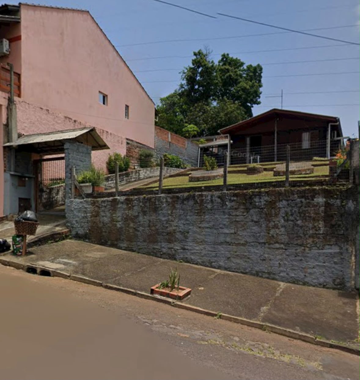 Um Terreno Com Área De 375,00 M², Com Uma Área Construída Não Averbada E De Metragem Desconhecida, Situado Na Rua Novo Hamburgo, Nº 630, Bairro Sol Nascente - Estância Velha/RS. Registrado Sob Matrícu — foto 3