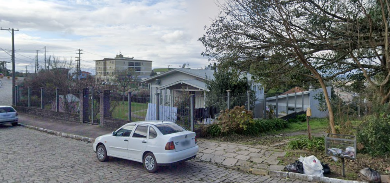 Terreno de 1.049,13m² com Prédio de Alvenaria Residencial com Área de 253,96m² em Bento Gonçalves — foto 2