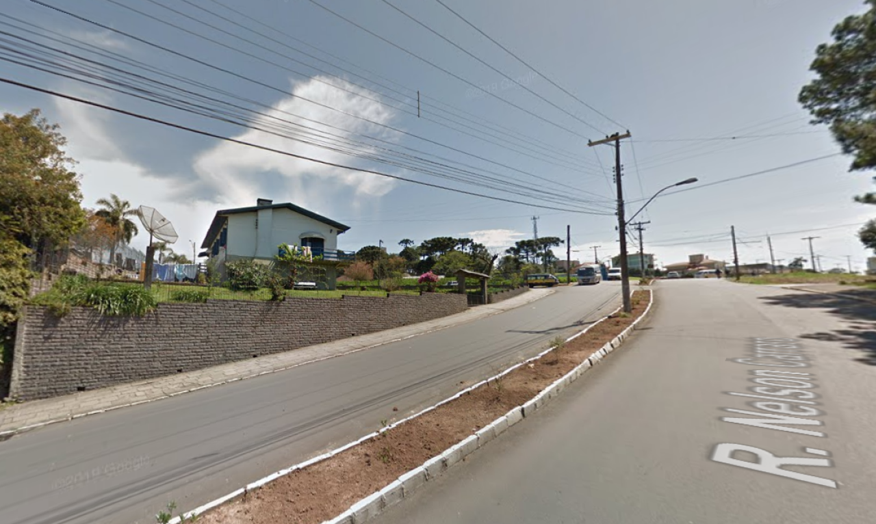 Terreno de 1.049,13m² com Prédio de Alvenaria Residencial com Área de 253,96m² em Bento Gonçalves — foto 4