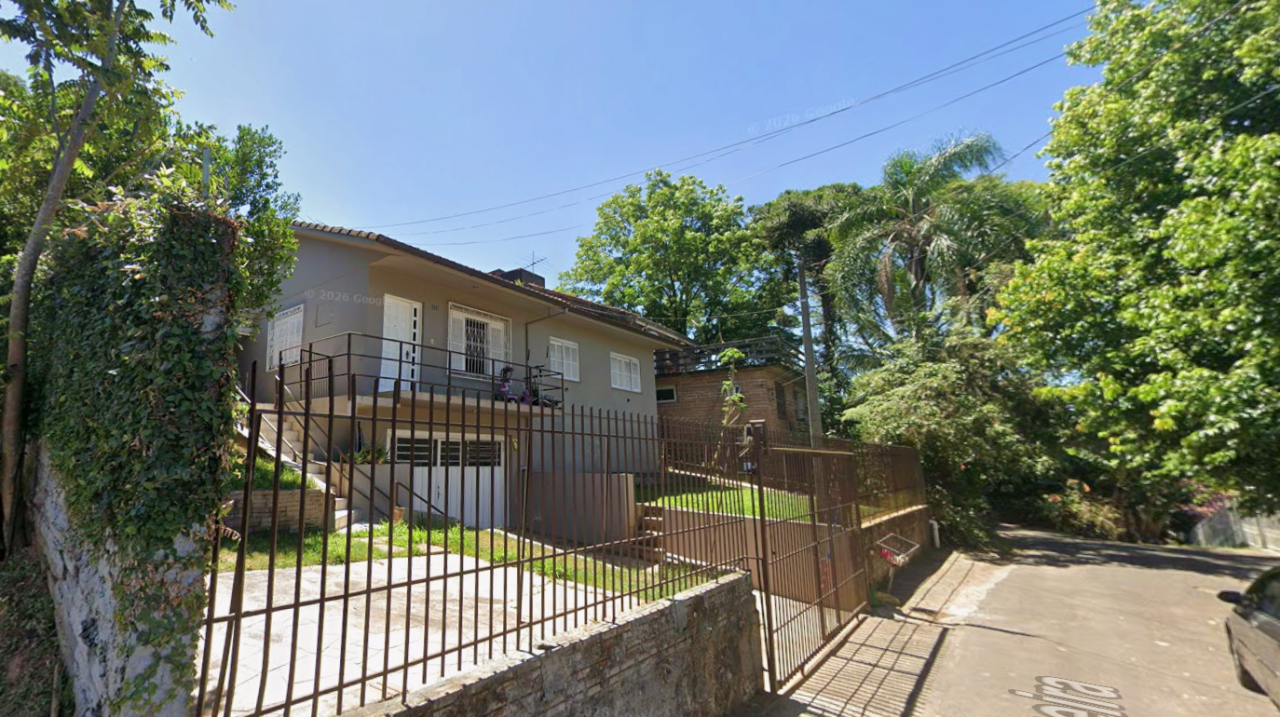 Casa de Dois Andares Sobre Terreno com Área de 344m² no Bairro Guarani na Cidade de Novo Hamburgo