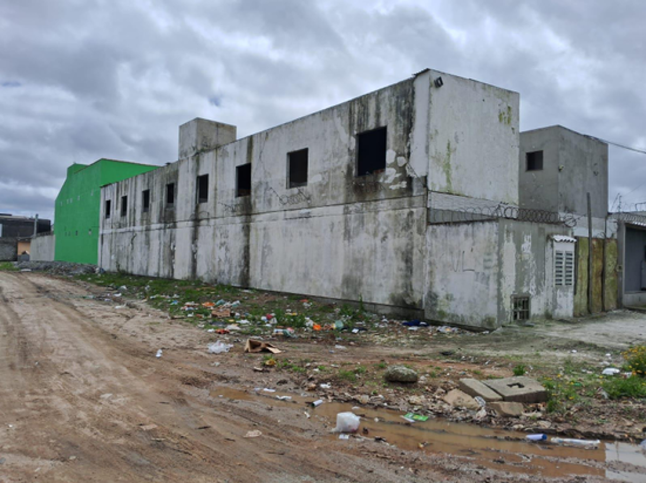 Prédio com 16 Unidades Habitacionais em Terreno de Esquina de 300m² em Pelotas/RS