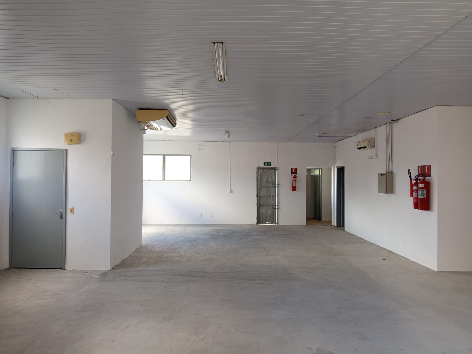Prédio Comercial com 144,77 m² - Centro — foto 2