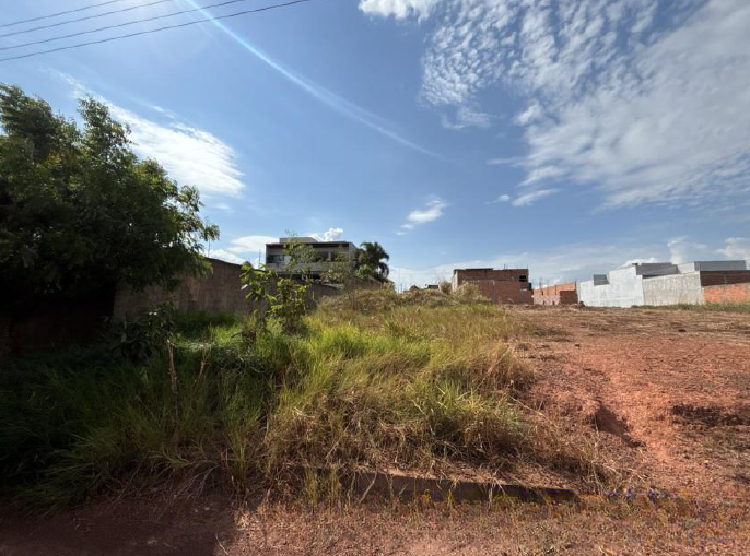 Terreno com 384,00 m² - Residencial Jequitibá