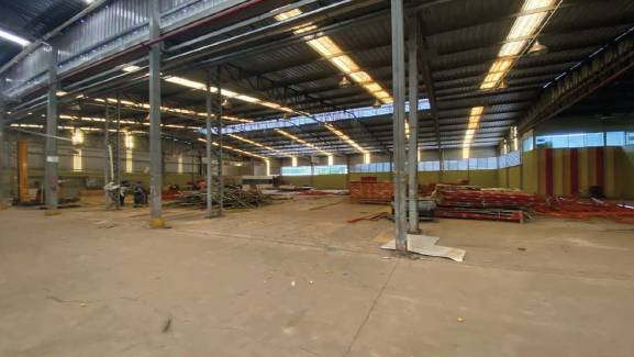 Galpão com área de 83.274 m² terr. e 22.887,11 m² const. — foto 5