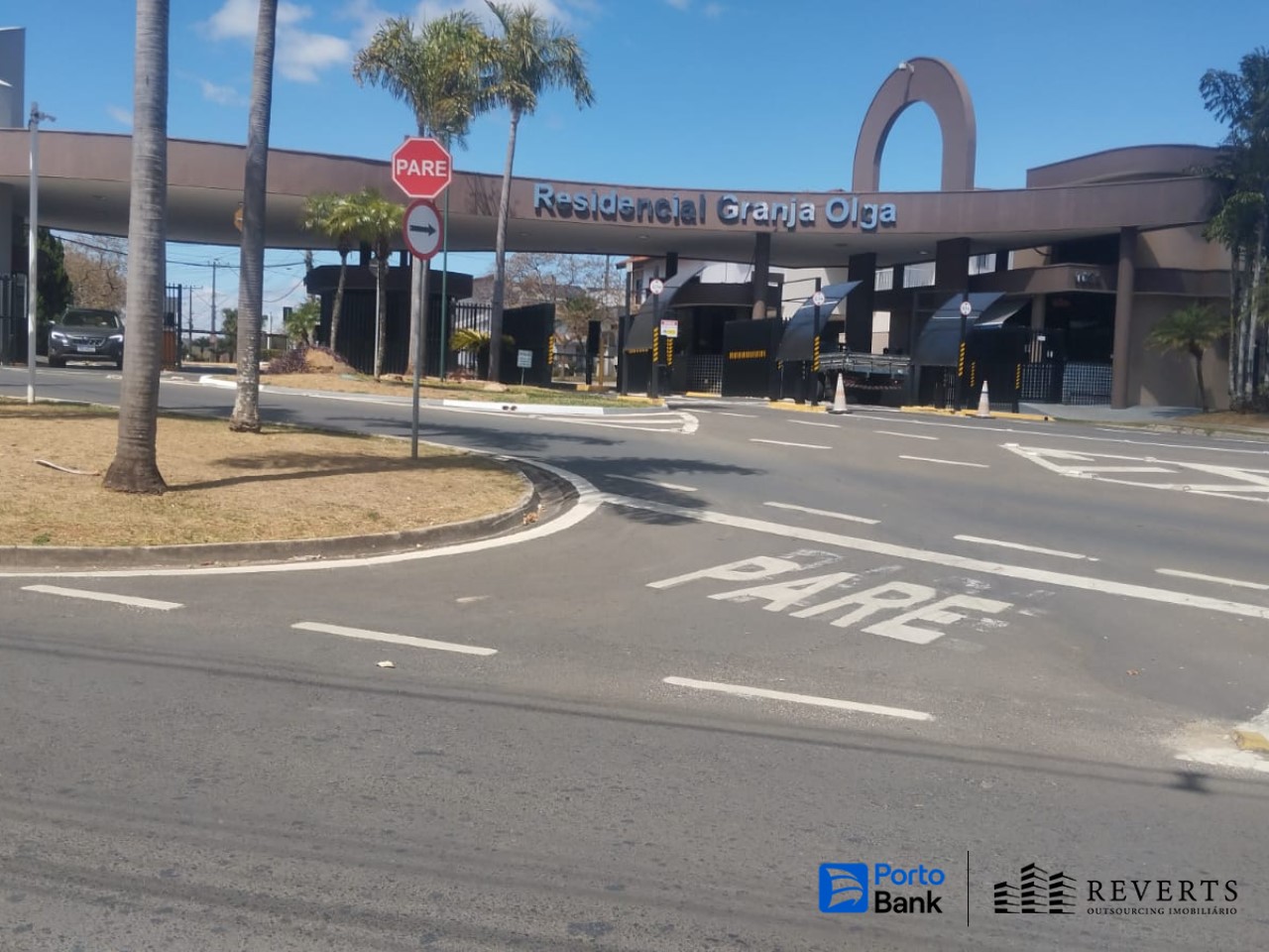 Casa com 253,00 m² - Granja Olga III