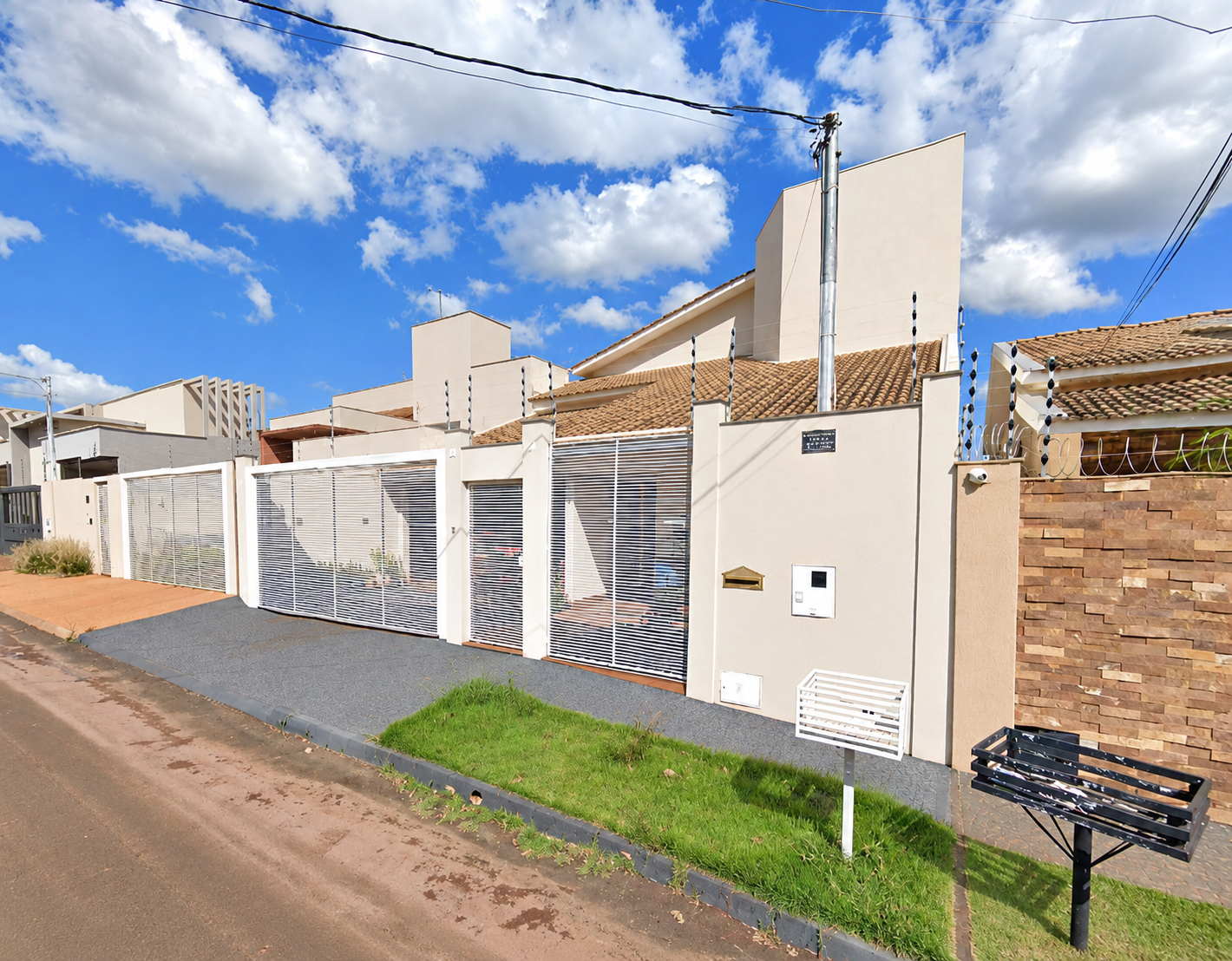 Casa com 306,40 m² - Residencial Interlagos — foto 2