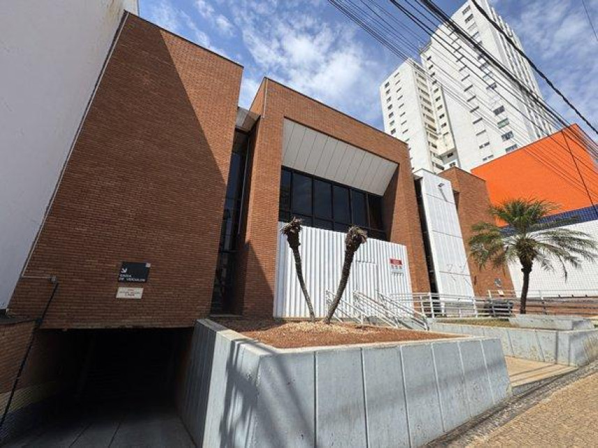 Prédio Comercial à venda em leilão