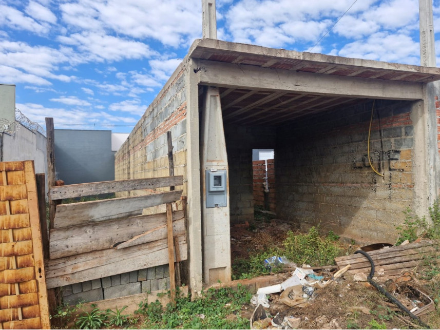 Terreno c/Benfeitorias à venda em leilão — foto 2