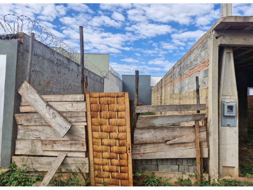 Terreno c/Benfeitorias à venda em leilão — foto 3